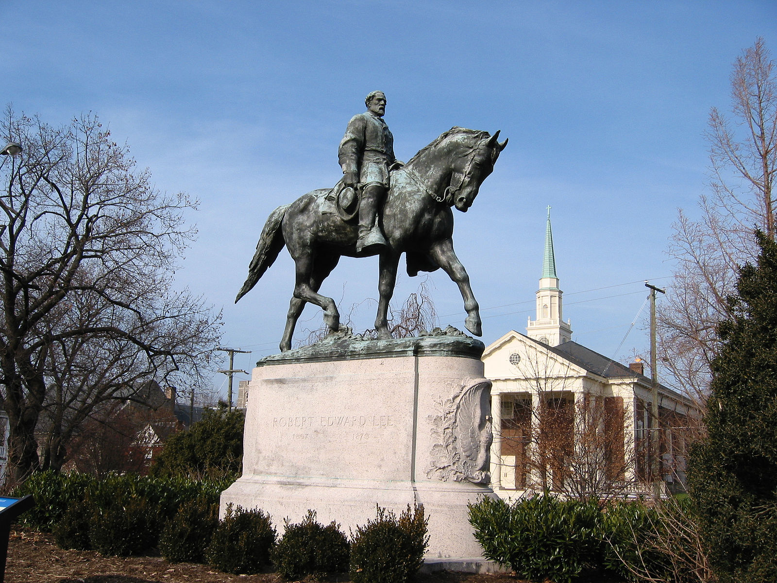 The Robert Edward Lee statue in Emancipation Park